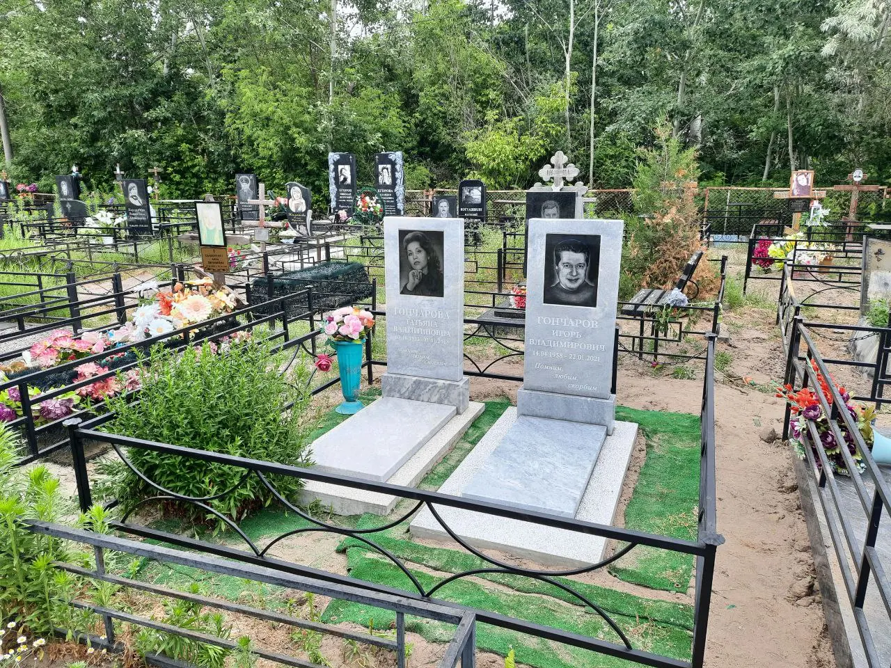 Готовый гранитный памятник компании Империя Гранита